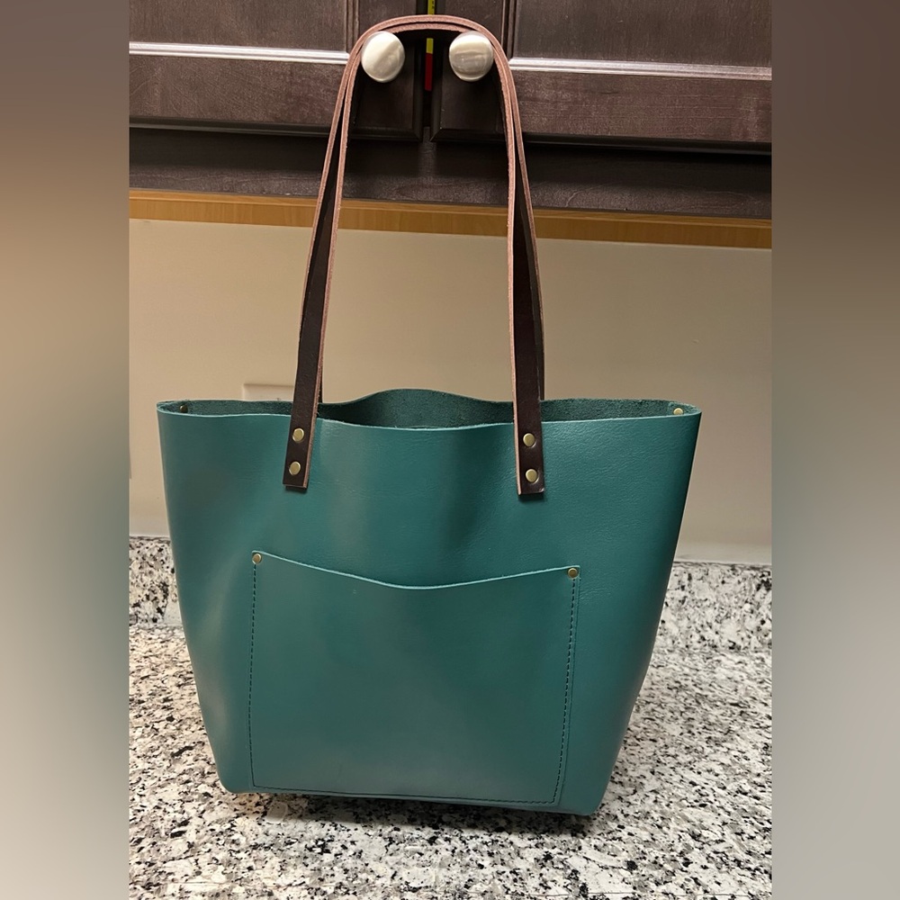 BNNU Portland Leather Goods Large Peacock Classic Tote with Grizzly handles